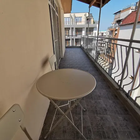 4th Floor Apartmán